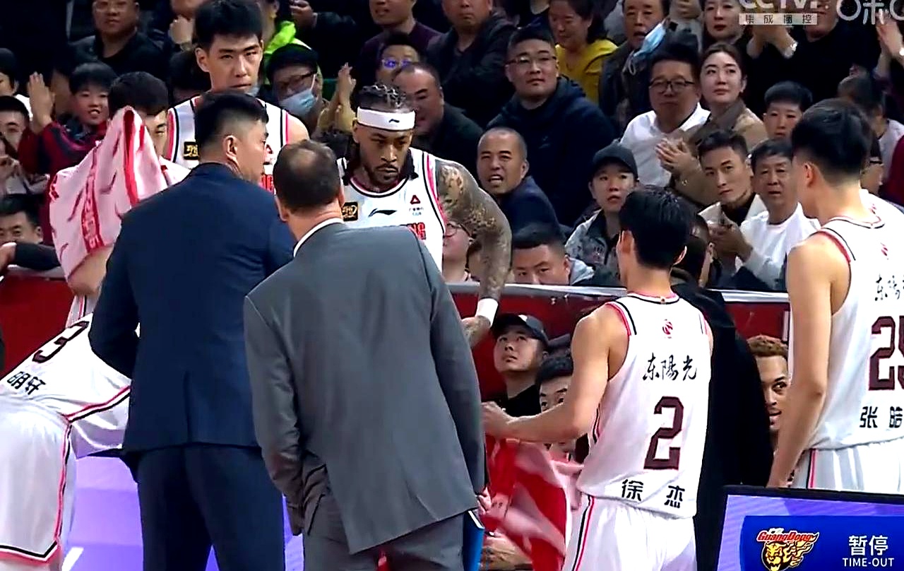 开元棋牌-包含实力强劲的球队受困困难，追击领头羊的词条